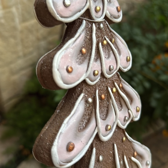 Sugarplum Dreams Gingerbread Tree w pink icing - Picture 2 of 3